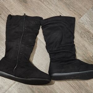 Elegant Women's Black Winter Boots